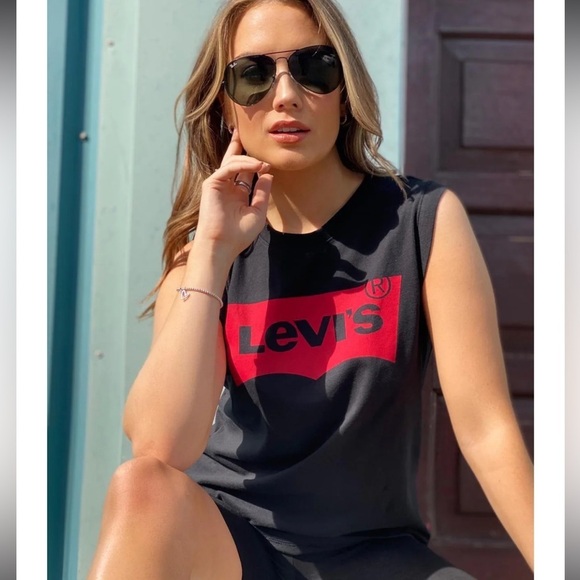 GUC SzM Levi's Women's Black Sleeveless Top - Picture 2 of 6